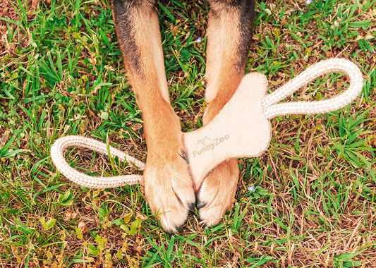 Ossicino piccolo in camoscio con corda in cotone e juta