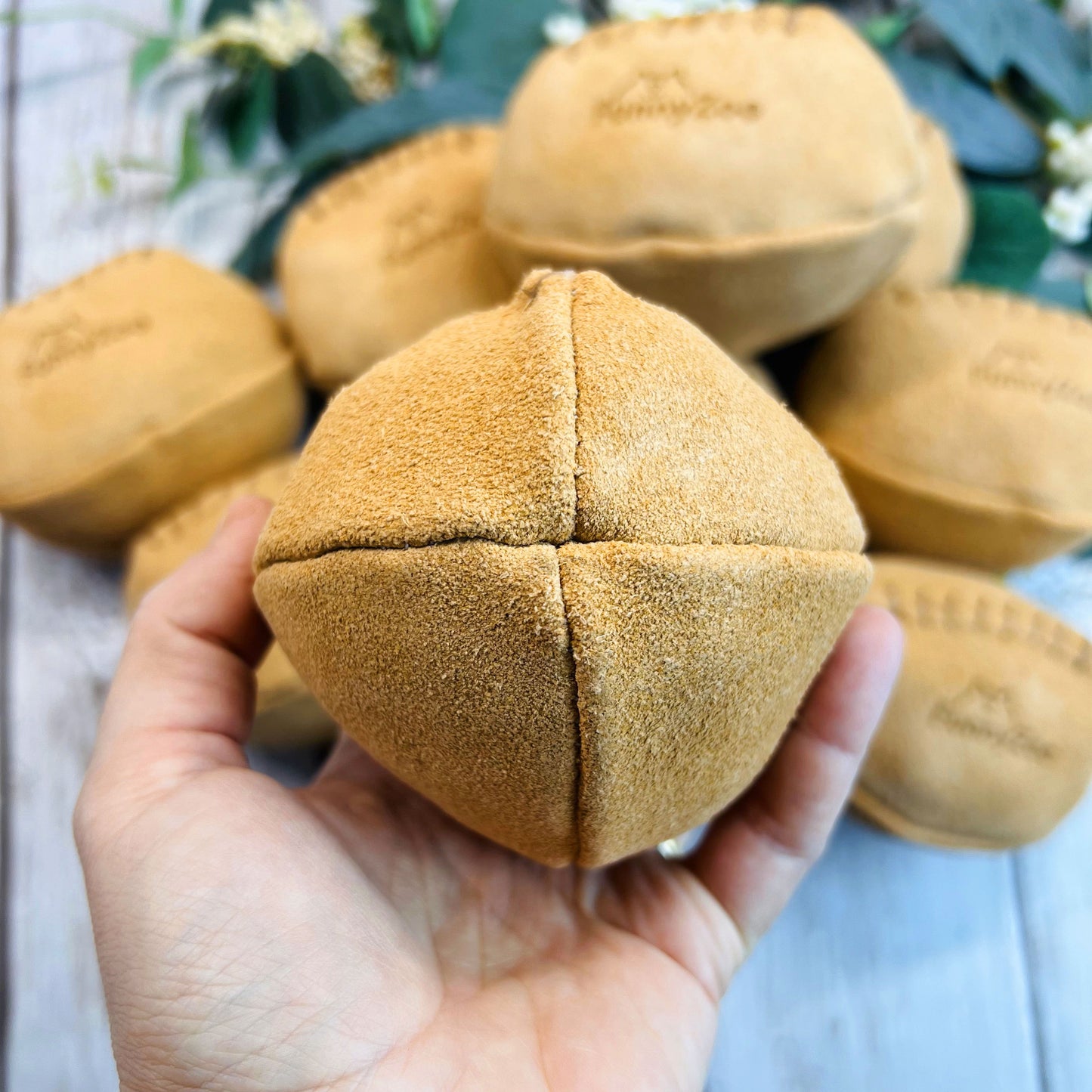 Cocco ball in camoscio