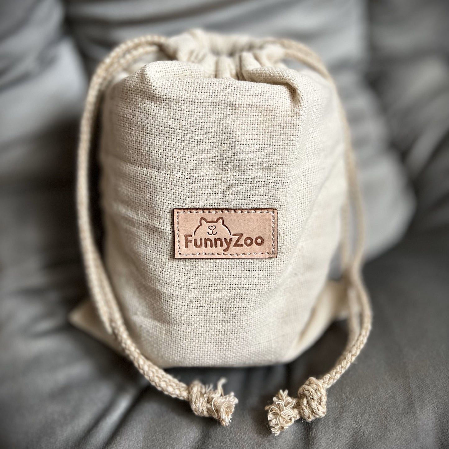 Elegante e pratica borsa portasnack in pelle per cani