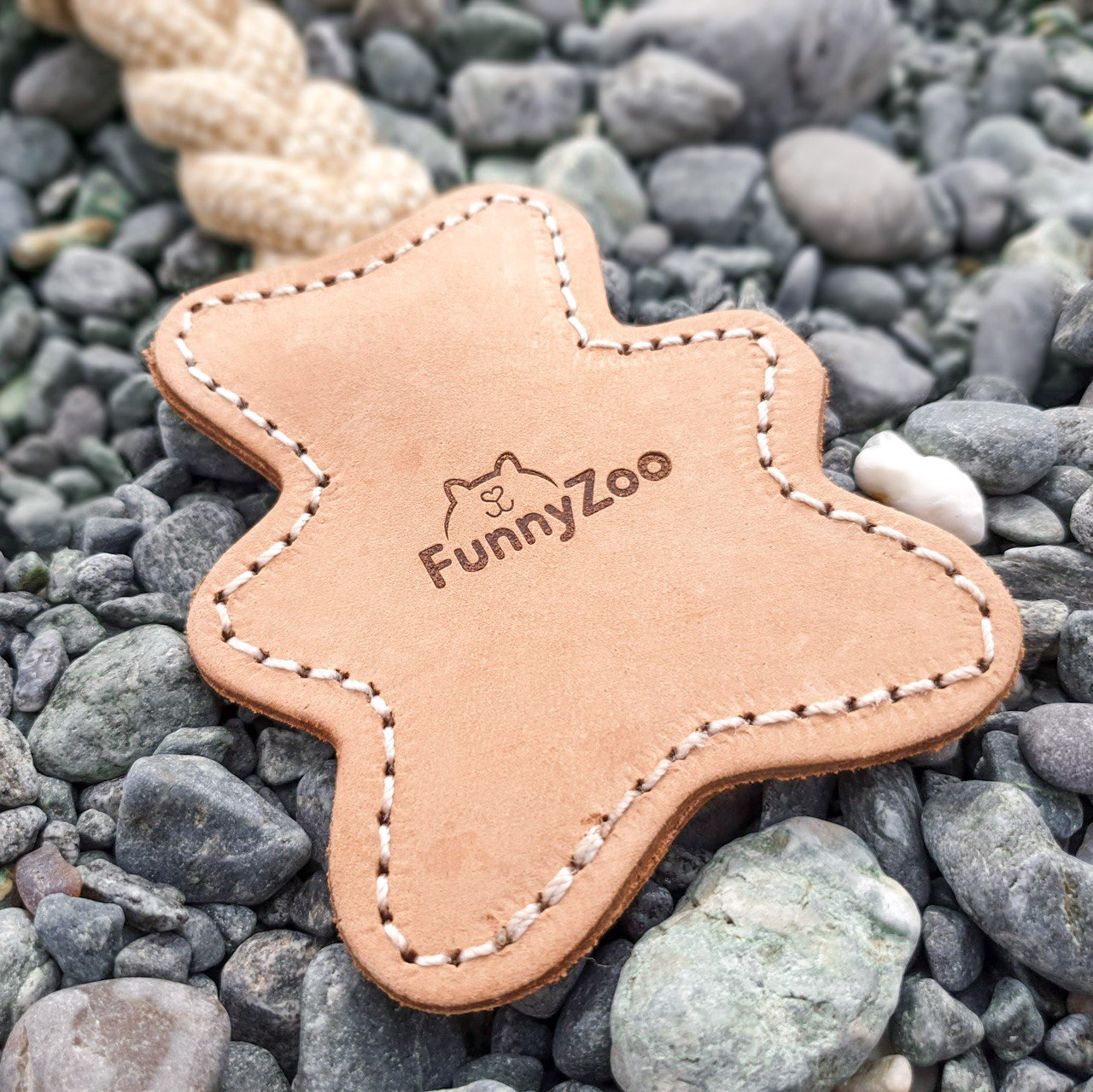 Orsetto di due strati di cuoio e con corda di cotone e juta