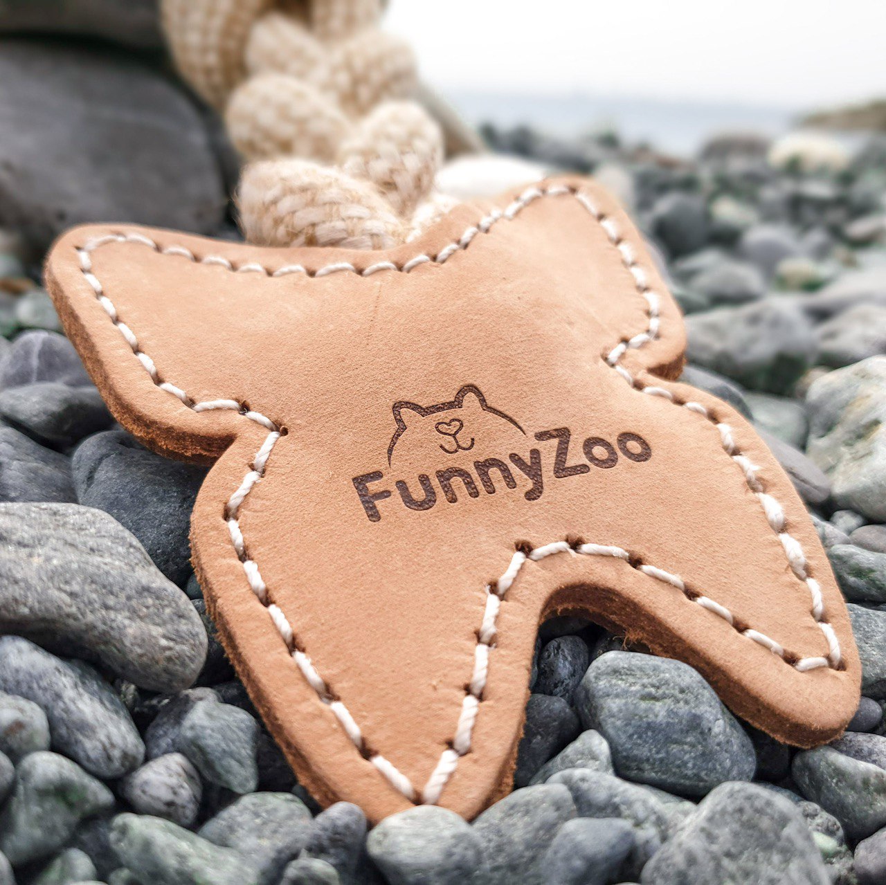 Farfalla di due strati di cuoio e con corda di cotone e juta